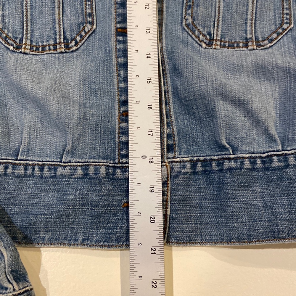 Levi’s Denim Jacket Women Cropped Trucker Light Wash Fitted Jean Jacket Medium - Picture 12 of 14